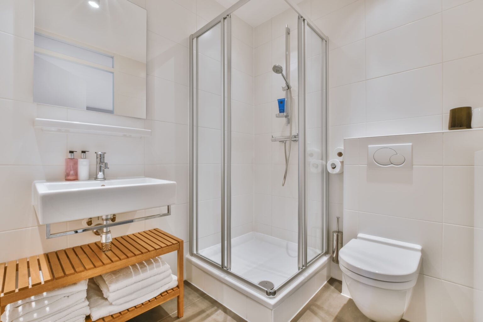 Curbless Shower vs Traditional Shower